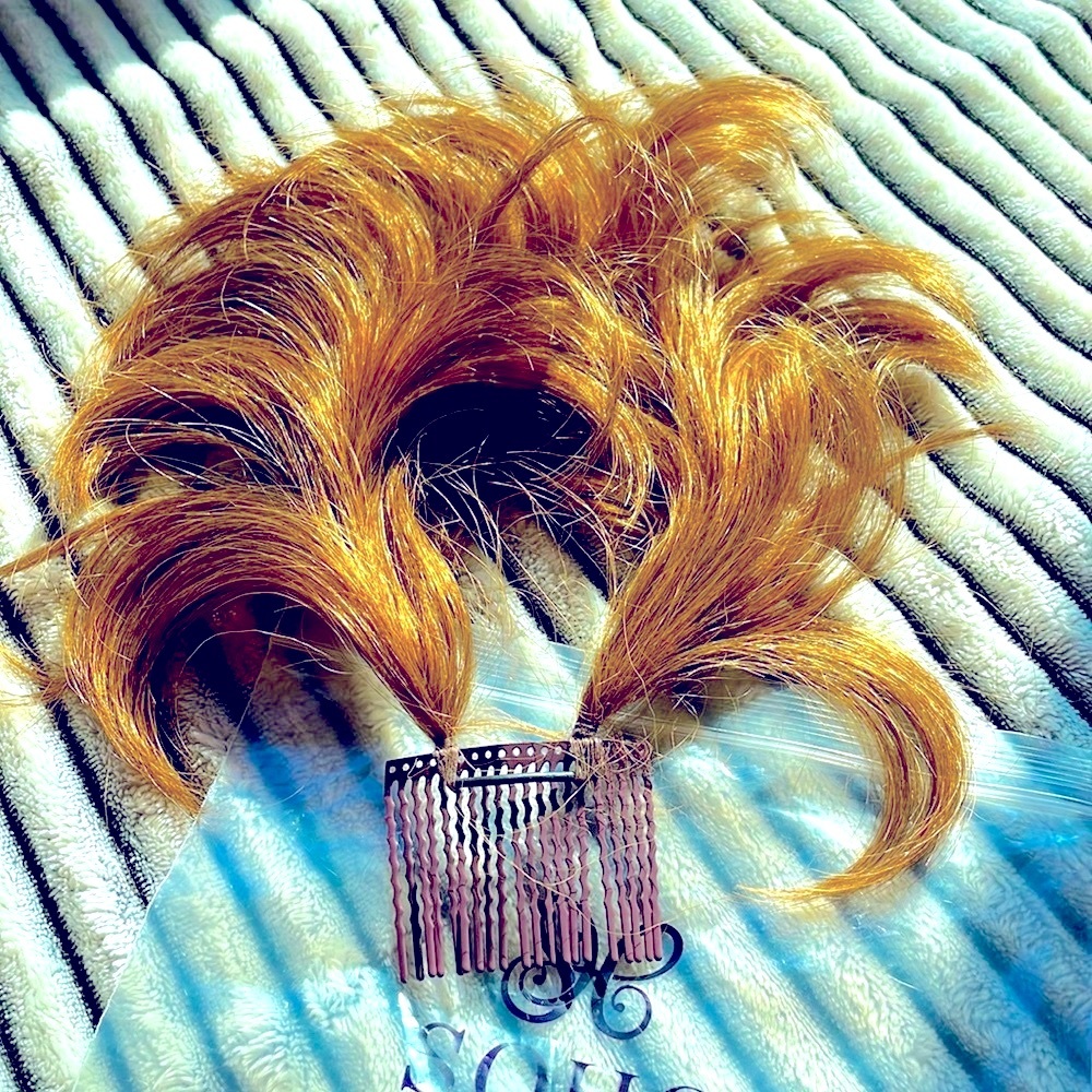 Soho curly, wired updo extension